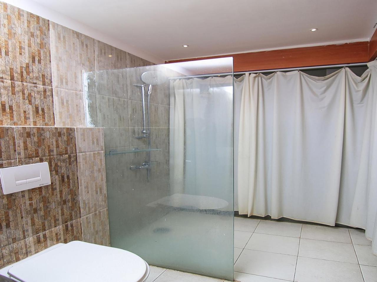 Oyo 3683 De Global Park Hotel Hasanganj Kültér fotó