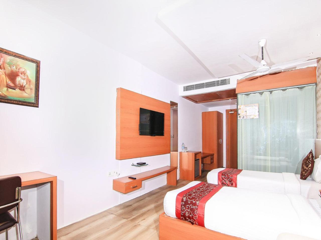 Oyo 3683 De Global Park Hotel Hasanganj Kültér fotó